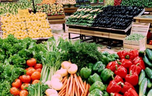  ضبط  طنًا من الخضراوات والفاكهة قبل بيعها خارج أسواق الجملة بالإسكندرية