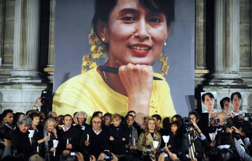 غضب في بورما إثر سحب العفو الدولية جائزة من أونج سان سو تشي
