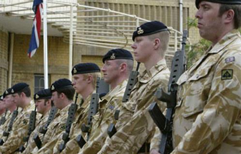 بريطانيا تحث العراق على السماح لجنودها بالبقاء في أراضيه