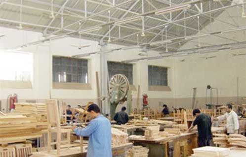 شراكة الأخشاب باتحاد الصناعات توقع عقود لتدريب  طالباً فني صناعي بثلاثة مصانع
