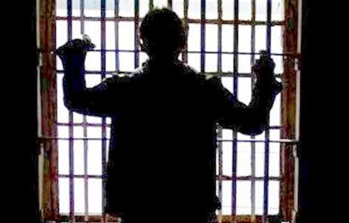 السجن  سنوات لشخص لاتجاره وتعاطيه المخدرات بمركز أخميم في سوهاج