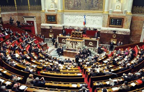 فرنسا ستخفض عدد نواب البرلمان بنحو الثلث