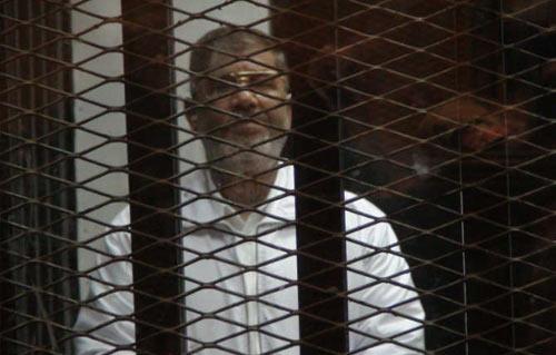 جنايات القاهرة تستأنف اليوم محاكمة مرسي و آخرين في قضية التخابر مع قطر