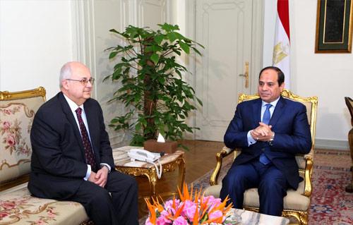 الرئيس يلتقى إسماعيل سراج الدين ويستعرض عددًا من أنشطة مكتبة الإسكندرية