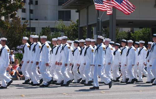 البحرية الأمريكية تطلق اسم ميلكعلى ناقلة نفط جديدة اعترافًا بناشط مثلى 