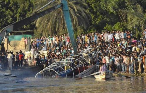  فريق بحث لانتشال جثتين مفقودتين فى حادث مركب الوراق