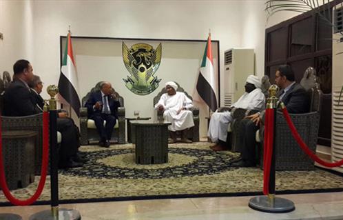 النائب الأول للرئيس السوداني يستقبل وزيري الزراعة والري لمناقشة أزمة الصيادين المصريين