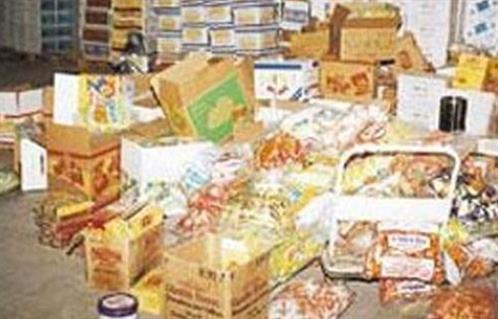 ضبط منتجات غذائية منتهية الصلاحية في حملة تموينية بأبو قرقاص في المنيا