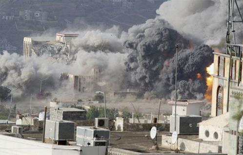 اليمن  قتيلا وجريحًا جراء انفجار مخزن للأسلحة بأبيَن جنوب غربي البلاد