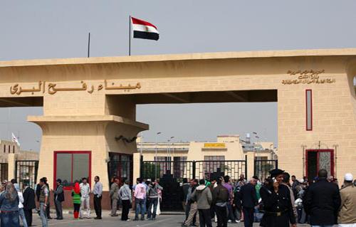سفارة فلسطين بالقاهرة إرجاء فتح معبر رفح البري        