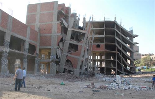 محافظة الإسكندرية تزيل وتتحفظ على معدات بناء ٥ عقارات مخالفة بحي وسط