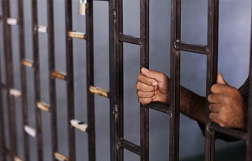 جنايات الفيوم تعاقب  متهمين بالسجن المشدد  سنة بسبب قتل عامل وإصابة شقيقيه 