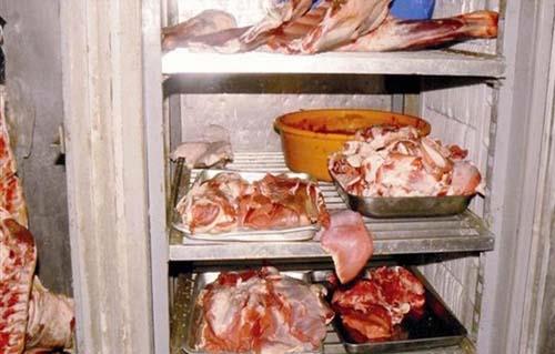 احتجاز صاحب مصنع للحوم غير الصالحة للاستهلاك الآدمي علي ذمة التحريات