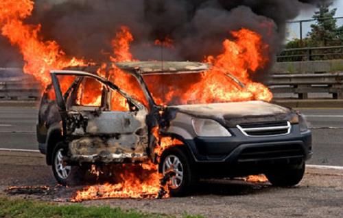 اندلاع النيران بسيارة ملاكي بطريق مصر إسكندرية  الزراعي