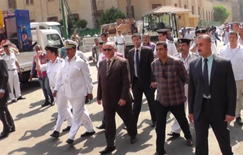 بالصور مدير أمن القاهرة يقود حملات بشارعي الأزهر والمعز وعدد من المناطق بالعاصمة