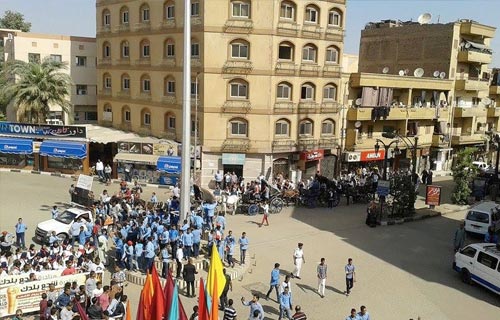 بالصور مسيرة طلابية بالأقصر لدعم مؤتمر منظمة السياحة العالمي