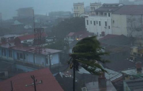 أوباما يعلن الطوارئ في ساوث كارولينا مع اقتراب الإعصار ماثيو