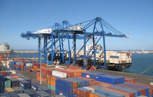 ميناء دمياط يستقبل  سفن حاويات وبضائع عامة بعد استقرار حالة الطقس