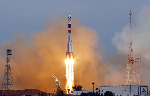 انطلاق صاروخ يحمل طاقما جديدا إلى محطة الفضاء الدولية