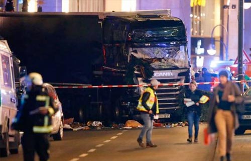 العثور على بصمات المشتبه به في هجوم برلين  على باب شاحنة 