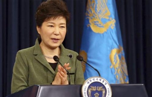 رئيسة كوريا الجنوبية السابقة تلقت  ألف دولار رشاوي شهريا من الاستخبارات