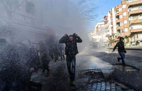 مصرع جنديين وشرطى وإحراق  سيارات بأنقرة وأسطنبول