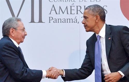 لقاء بين كاسترو وأوباما يذيب  عامًا من الحرب الباردة