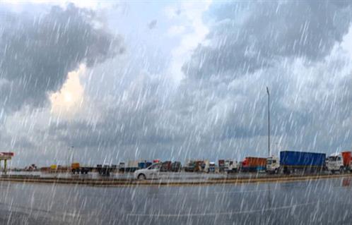 أمطار غزيرة وطقس سيئ بالإسكندرية واستمرار إغلاق بوغازي الميناءين