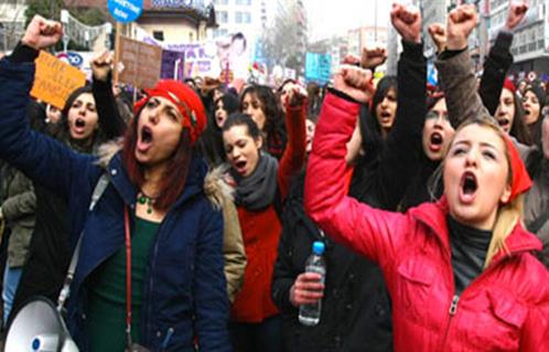 رويترز الشرطة التركية تطلق الرصاص المطاطي لتفريق مسيرة نسائية في يوم المرأة العالمي 