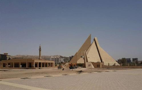 السفير الأسترالي بالقاهرة يزور متحف ملوي بالمنيا