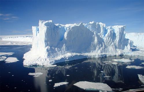 دراسة ذوبان الجليد يربك تمايل الأرض حول محورها
