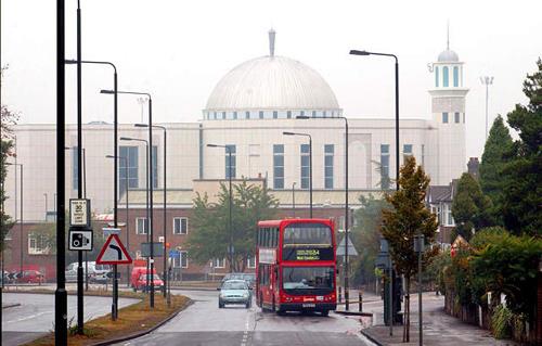 مشروع قانون يهدد بغلق المساجد التي تؤوي متطرفين في بريطانيا