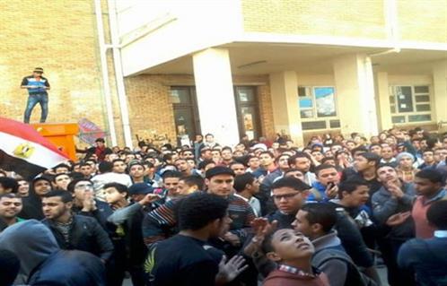 مظاهرات طلاب الثانوية تحاصر التربية والتعليم والوزارة تتحول لثكنة عسكرية  
