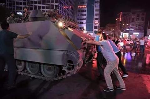 بالفيديوما حدث في تركيا ثورة وليس انقلاب تعليق أحمد موسى يثير الـسوشيال ميديا هيجيلى شلل