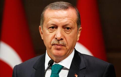 أردوغان يتفقد مطار أتاتورك بإسطنبول عقب الهجوم الإرهابي