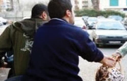 حبس المتهمين بسرقة حقائب المواطنين خلال سيرهم بالشارع بأسلوب  الخطف 