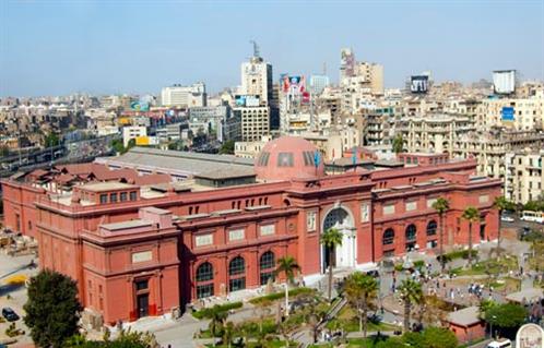 معلومات الوزراء ينفي نقل بعض آثار المتحف المصري في سيارة نقل