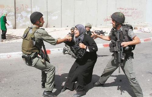 الاحتلال الإسرائيلي يعتقل  فلسطينيين بينهم سيدة و أطفال