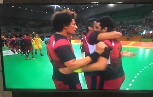 بالصور فرحة نجوم منتخب مصر لليد بعد الفوز على السويد بالأولمبياد