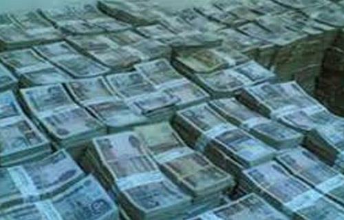 ضبط مرتكبى واقعة الاستيلاء على حقيبة خاصة بشركة نقل أموال داخل بنك بالغردقة  - بوابة الأهرام