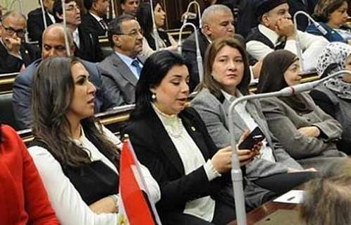رئيس النواب يطالب بتفعيل نظام التشويش لمنع الأعضاء من استخدام الهواتف أثناء الجلسات