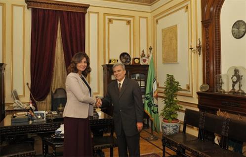 وزيرة الهجرة تلتقي رئيس جامعة القاهرة لبحث أطر التعاون لخدمة المصريين بالخارج 