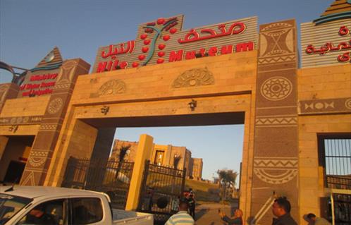   مصرى وأجنبي زاروا متحف النيل بأسوان في عيد الأضحى 