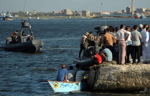 بالصور انتشال  جثث جديدة من ضحايا غرق مركب الهجرة غير الشرعية بالبحيرة