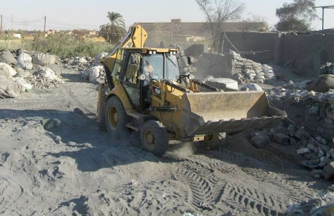 إزالة  مكامير فحم ملوثة للبيئة في قرية الفقهاء بكفر الشيخ 