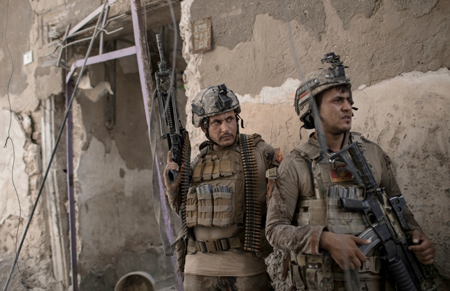 التحالف الأمريكي استسلام نحو  مقاتل من داعش في  ساعة
