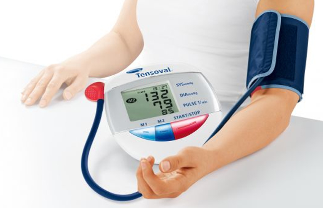 جهاز لقياس ضغط الدم المرتفع بواسطة الضوء - بوابة الأهرام