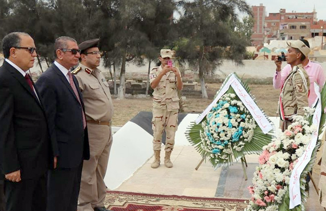 محافظ كفرالشيخ يضع إكليل الزهور على قبر الجندى المجهول احتفالاً بذكرى نصر أكتوبر