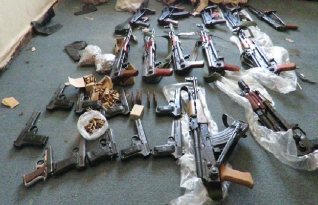 ضبط 2 رشاش جرينوف متعدد الطلقات و16 قطعة سلاح متنوعة في قنا - بوابة الأهرام