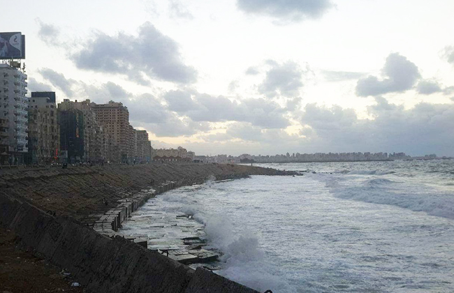 لليوم الثاني نوة عيد الميلاد تغلق ميناء الإسكندرية